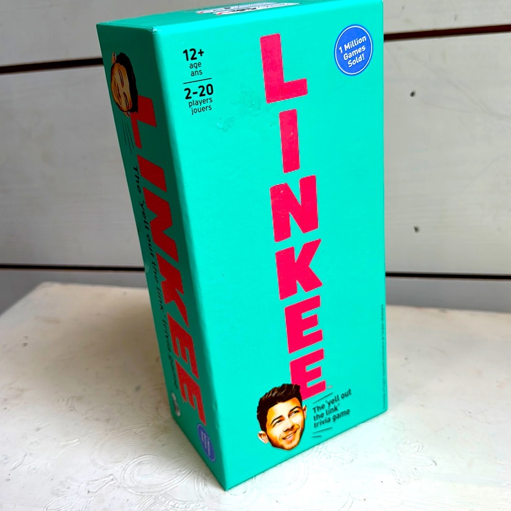NWT🔗LINKEE - ‘Yell Out the Link’ Trivia Game for 2-20 Players.  Ages 12+